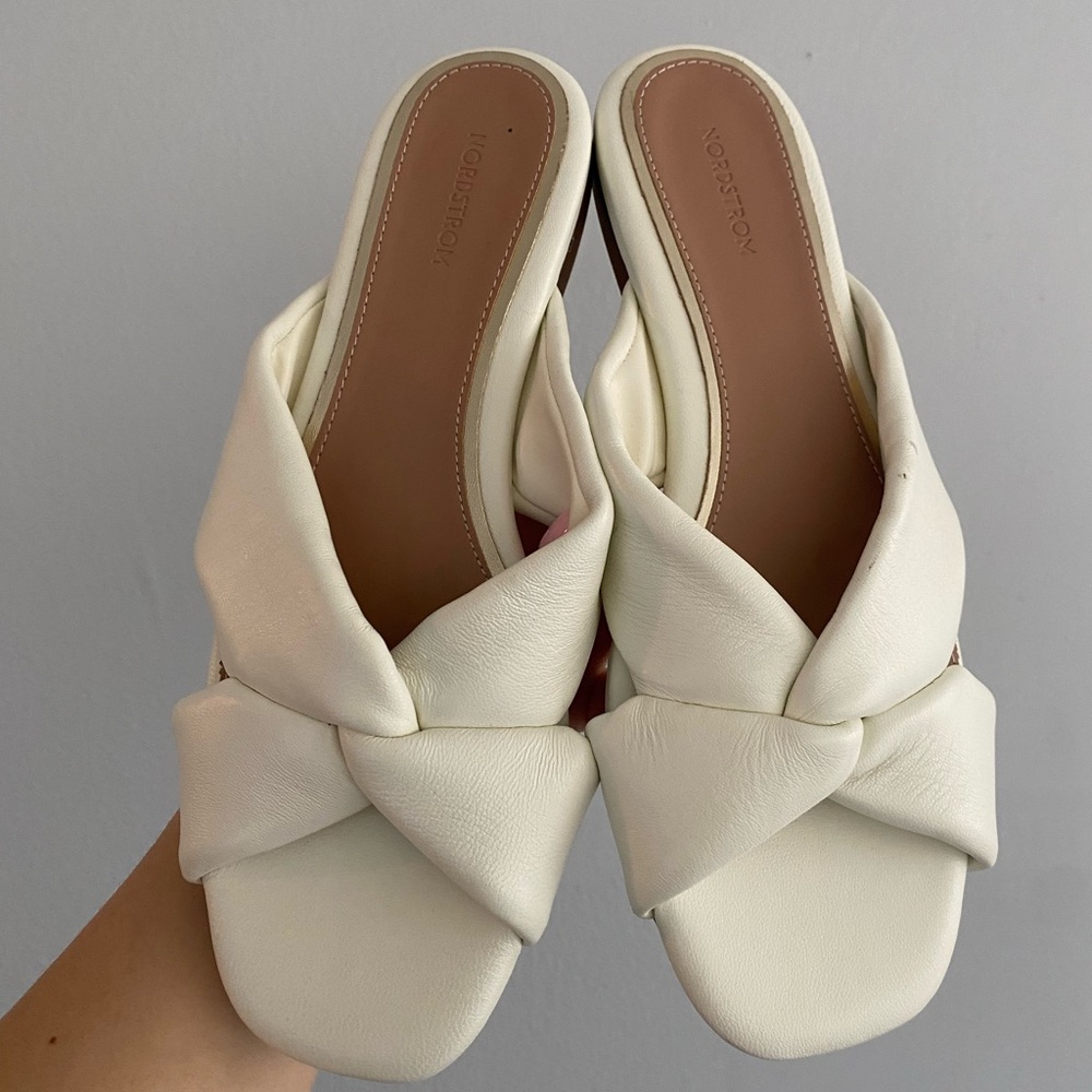 Nordstrom - NWT! Flat Leather Sandal in Off-White Cream - Size 8.5